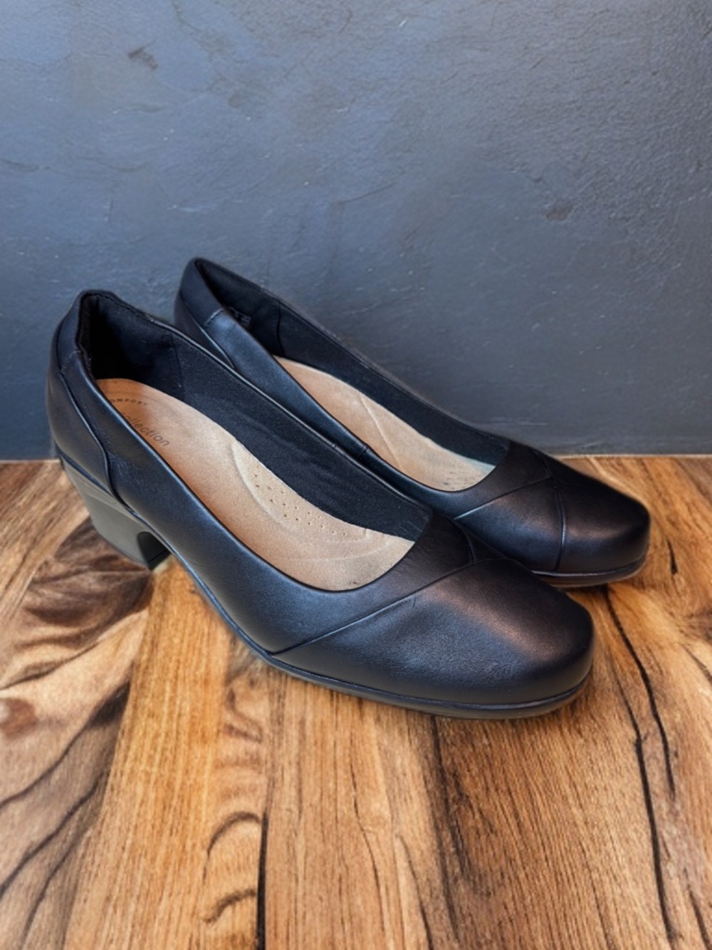 Clarks Collection Emily Alexa Black Leather Pumps – Women's Size 9M
